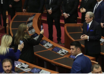 Kuvendi miratoi arrestimin e tij, Berisha refuzoi të flasë, ja kushti që vendosi