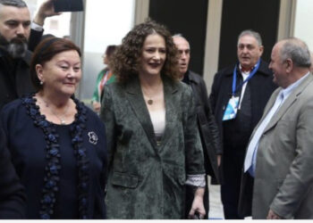 Mediat/ Si i arratisuri nga burgu grek, grabiti shtëpinë e Argita Malltezit në Tiranë