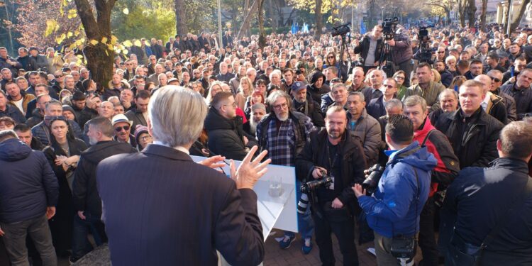 “Çdo të enjte”, Berisha paralajmëron protesta të përjavshme