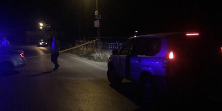 Qëllohet me armë zjarri brenda në makinë, plagoset 41-vjeçari