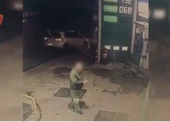 VIDEO-Grabitje e dhunshme në mes të natës në Tiranë