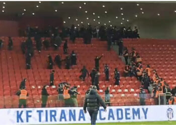 Tensionet në derbin Tirana-Partizani, policia arreston 4 tifozë