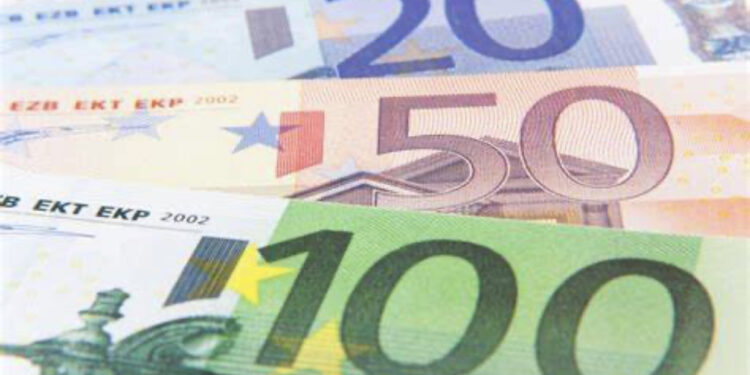 Çfarë po ndodh me Euron? Ja me sa blihet dhe shitet në treg