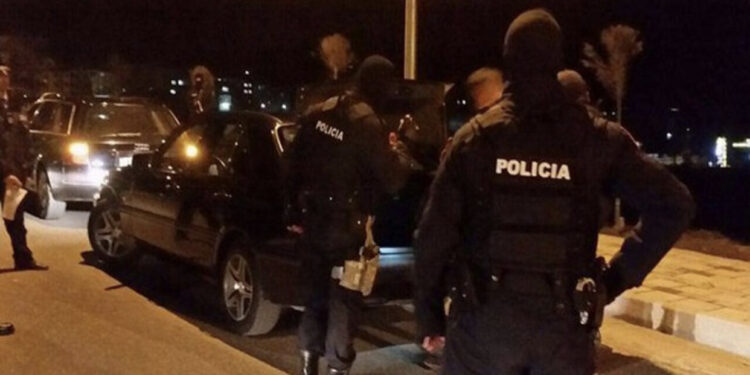 Plumba dhe ndjekje/ Si qëlluan hajdutët drejt policisë në Laç?