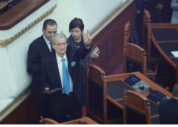 Kuvendi përcakton sot “fatin” e Berishës, çfarë pritet brenda dhe jashtë seancës