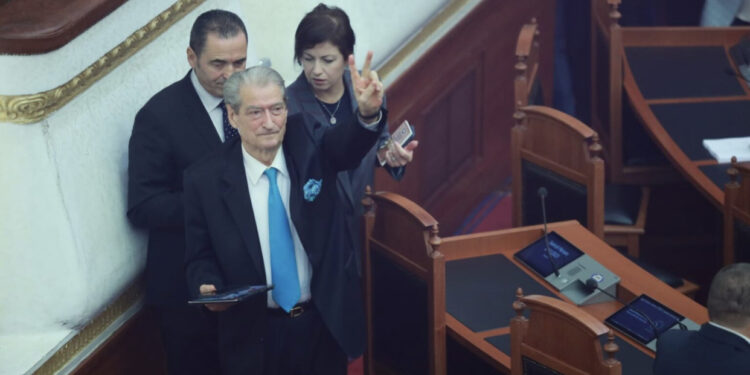 Kuvendi përcakton sot “fatin” e Berishës, çfarë pritet brenda dhe jashtë seancës