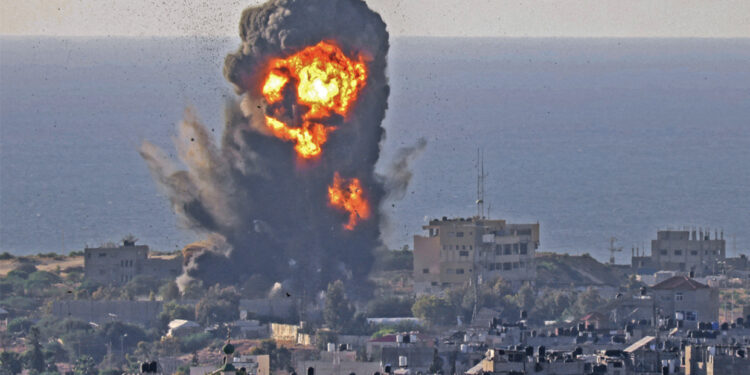 Izraeli zgjeron urdhrat për evakuim ndërsa po zhvendos ofensivën e tij në Gazën jugore