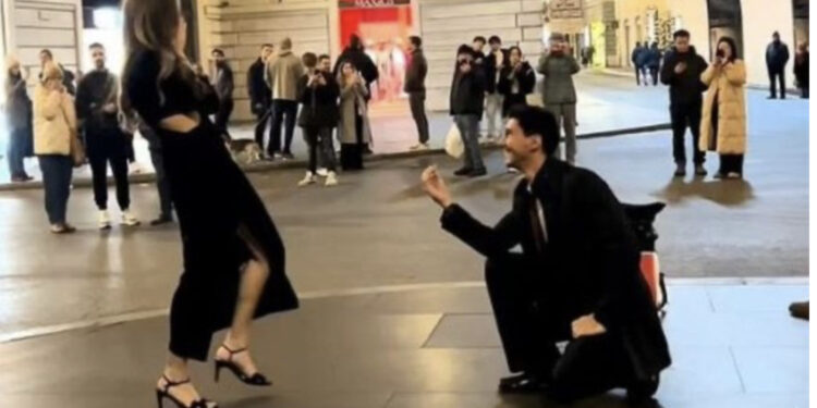 Momenti i sikletshëm që po bën xhiron e rrjetit, i dashuri e çoi në Romë për t’i propozuar dhe ajo tha “jo”