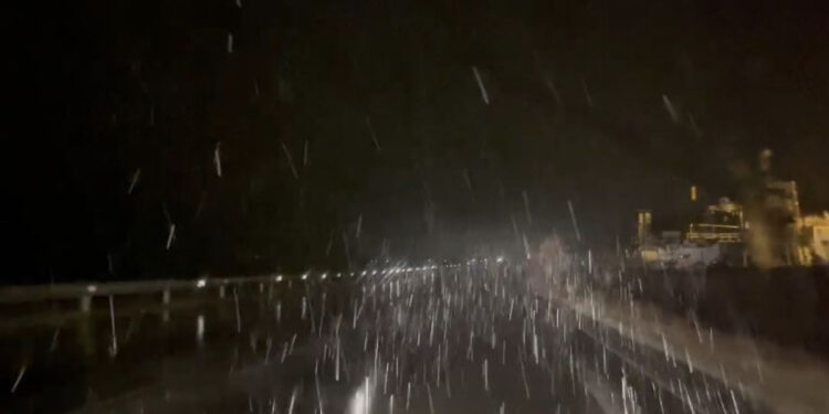 Reshje të dendura bore në Korçë dhe Pogradec, ja si paraqitet situata?