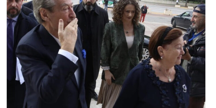 FOTO: A po përgatitet Argita t’i zejë vendin Sali Berishës?