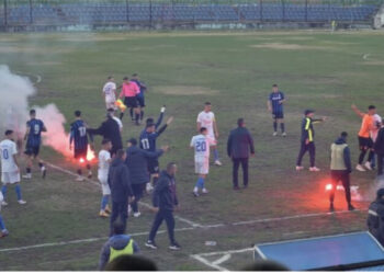 Kaos në Gjirokastër, flakadanë, grushta e shqelma në fushë, 3 kartona të kuqë