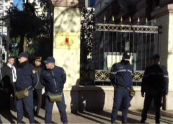 Këshilli i Mandatave vendos për Berishën, policia “rrethon” derën e Kryesisë