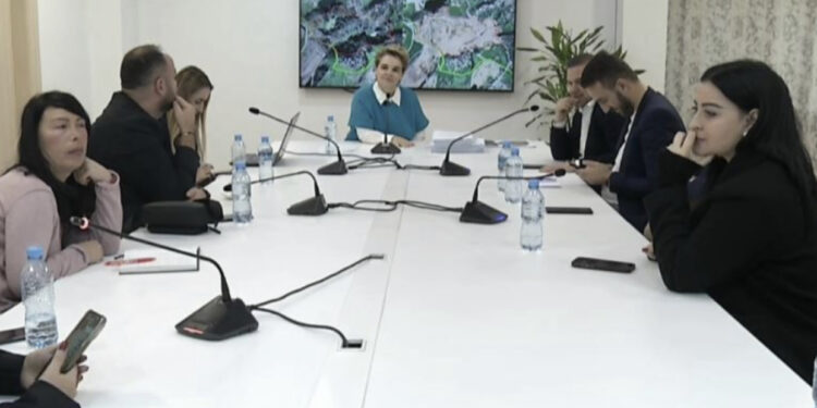 A ka sekuestruar SPAK prona të saj dhe të familjarëve? Përgjigjet Monika Kryemadhi