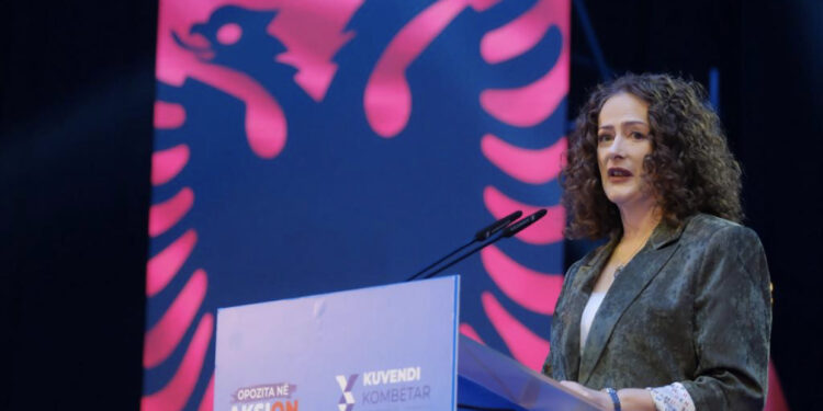 Po i futet politikës? Argita Malltezi: Ku gabuam?! Duhet të ngrihemi!