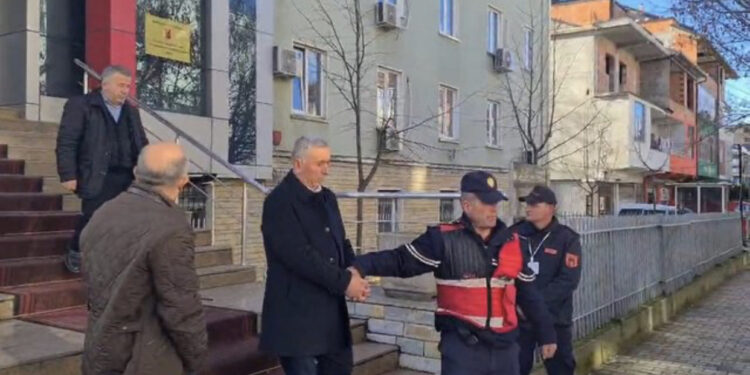 Falsifikim dokumentesh, burg për vëllanë e kryetares së Bulqizës