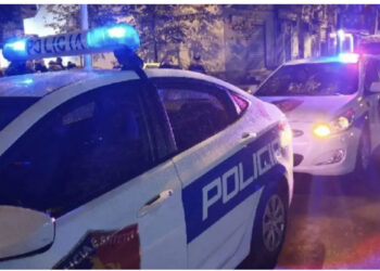 “Jemi policë”, si hynë grabitësit në banesë para dy të moshuarve