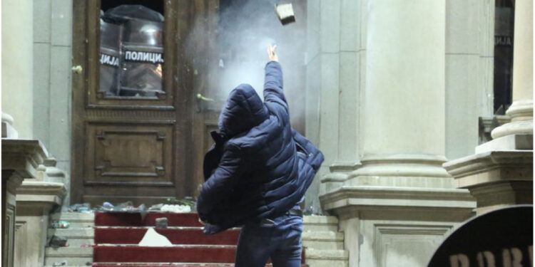 Protestat pas zgjedhjeve në Serbi, analiza e DW: Suksesi varet nga shumë faktorë