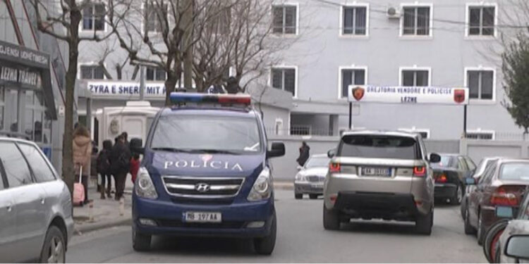 “Më kërcënuan me armë”, a e inskenoi efektivi ngjarjen? Policia: Ja çfarë u konstatua