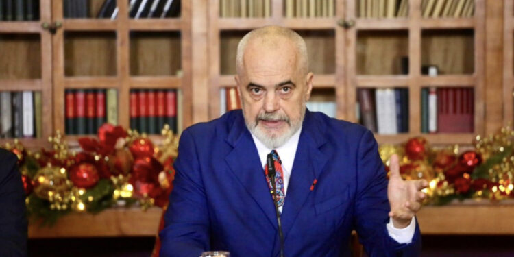 Kushtetuesja pezulloi marrëveshjen me Italinë, Rama: Është e drejta e gjykatës