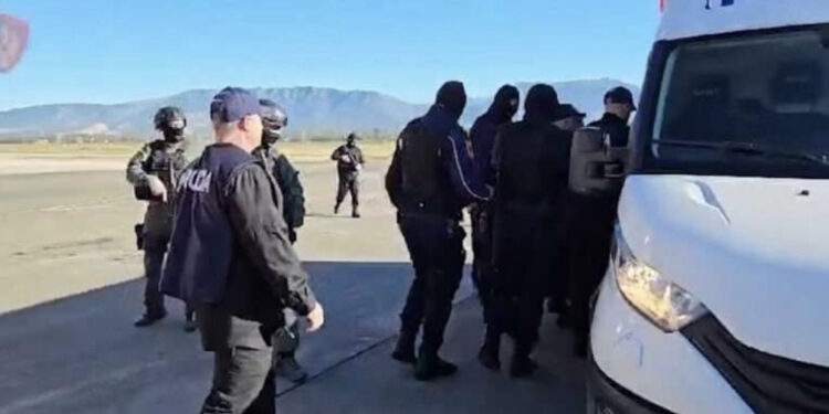 EMRAT/ Ishin në kërkim ndërkombëtar, 3 të arrestuar, mes tyre dhe një turk