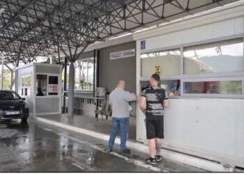 Morën para për të kaluar kamionët pa i kontrolluar? Pranga përgjegjësit të doganës në Kakavijë