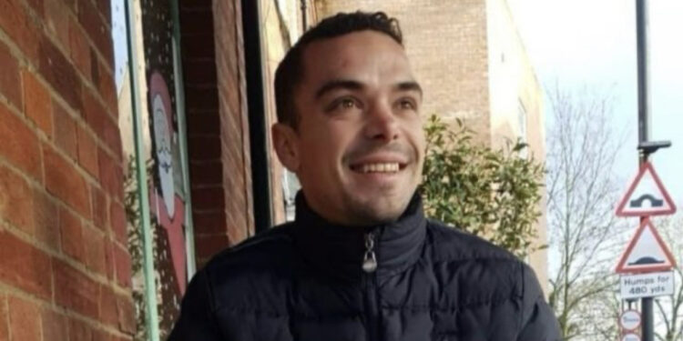 Vdiq në kampin e emigrantëve/ Trupi i Leonard Farrukut mbetet në Angli, familja nuk ka para për ta marrë