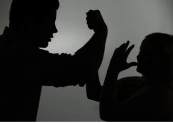 VIDEO/ Kamera në çdo cep të shtëpisë, del fotoja e 35-vjeçarit që mbante familjen të izoluar