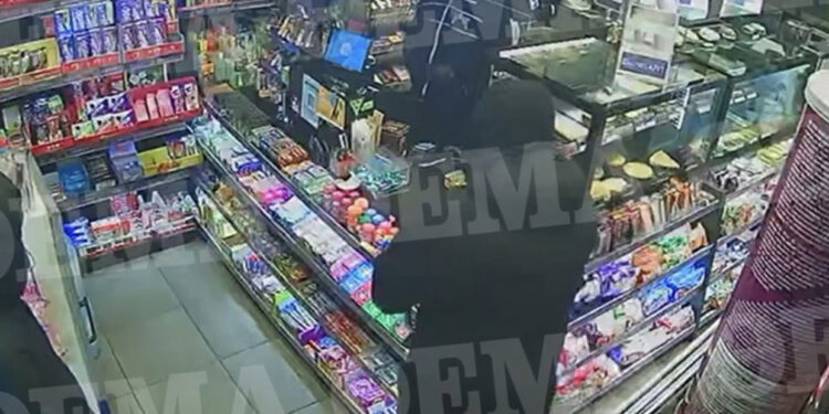 Dy adoleshentë grabisin supermarketin në Selanik, njëri vihet në pranga, bashkëpunëtori shqiptar shpallet në kërkim