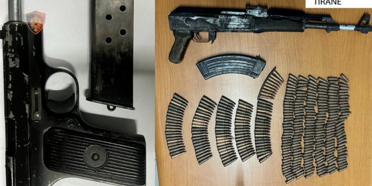 Trafikonte armë zjarri në Tiranë, në pranga 31-vjeçari dhe 2 “furnizuesit”