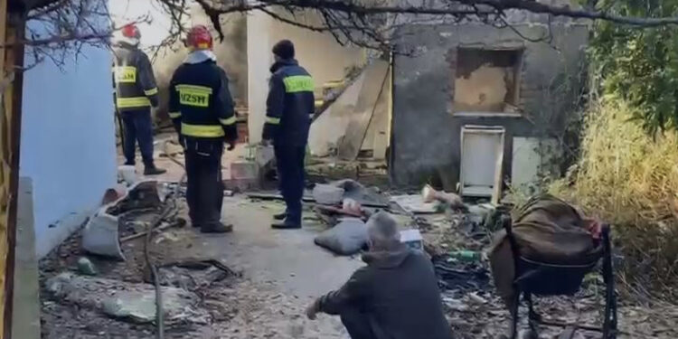 Përfshihet nga flakët banesa në Fier, detajet e para