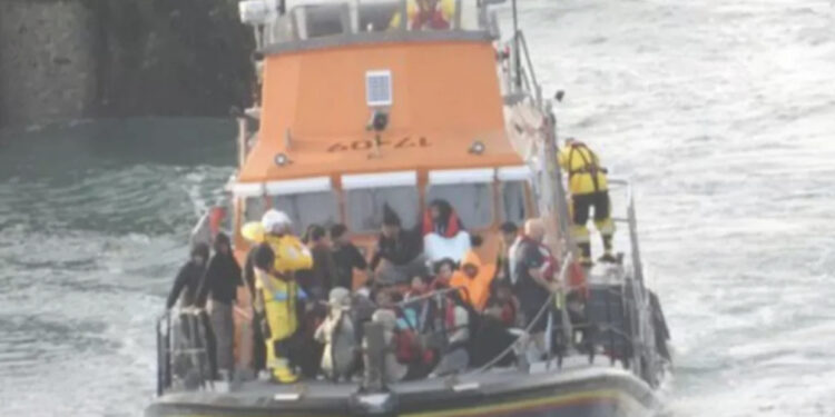 Tentuan të kalonin kanalin anglez, mbyten katër emigrantë në ujërat franceze