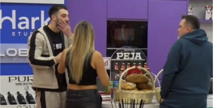 Meritoni debaton ashpër Julin: Je adoleshent i vonuar! Sa qesharak