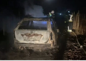 Gjendet e djegur një makinë pa targa dhe me numrin e shasisë të hequr