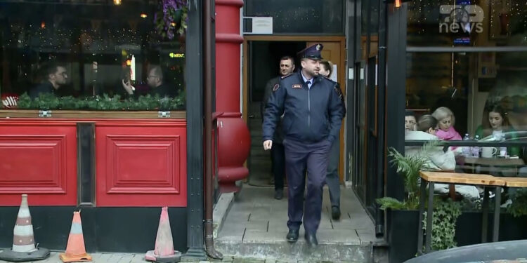 Policia i troket në derë, Berisha i sfidon në Facebook