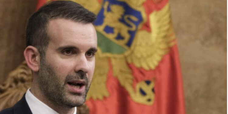 Dhuna ndaj tre shqiptarëve, reagon kryeministri malazez: Njëri nga autorët është identifikuar
