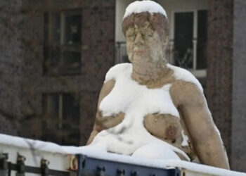 Angela Merkel e ‘zhveshur’ në dëborë? Debate të forta në Gjermani