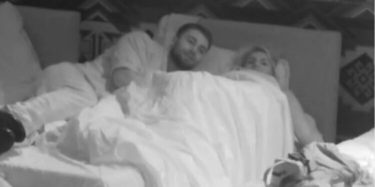 ‘Nxirre pak gjuhën ta shikoj sa të gjatë e ke’, Ilnisa dhe Meritoni momente ‘hot’ poshtë jorganit