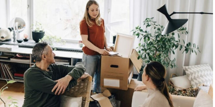 Amerikanët jetojnë më gjatë me prindërit, 57 përqind e të rinjve deri në 25 vjeç jetojnë në shtëpinë e tyre