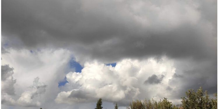 Vranësira dhe intervale me diell, parashikimi i motit për ditën e sotme