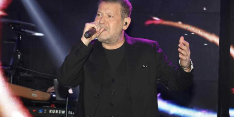 Ndërron jetë këngëtari i njohur grek