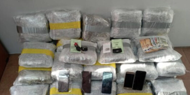 Sekuestrohen 54 kg marijuanë në Janinë, dyshohet se vinte nga Shqipëria