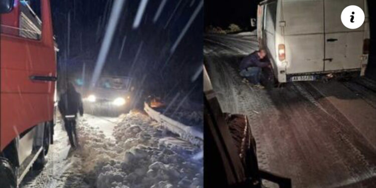 Korçë/ 4 makina të “izoluara” nga bora, fëmija ngelet në mes të acarit