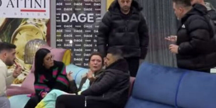 ‘Do heq brekët t’i shohësh të gjitha’, Plas keq në BBV, degjeneron debati mes Julit dhe Eglës