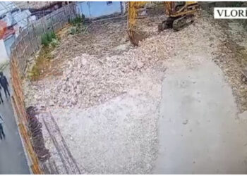 VIDEO/ I vodhën para 70-vjeçarit në Vlorë, arrestohen 3 të miturit