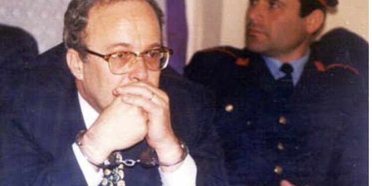 “Ato hiqeshin sikur ishin kunatat e Fatosit, unë si kushërira…”, arrestimi i Fatos Nanos i rrëfyer nga ish-sekretarja personale