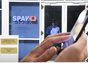 Pronat e forcave detare, gazetari: Një ushtarak i lartë ka kryer marrëdhënie seksuale në zyrë, SPAK ka gjetur videon