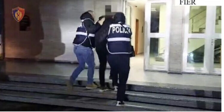 Roskovec/ Vihet në pranga një 37-vjeçar, iu gjetën sasi lënde narkotike gati për shitje