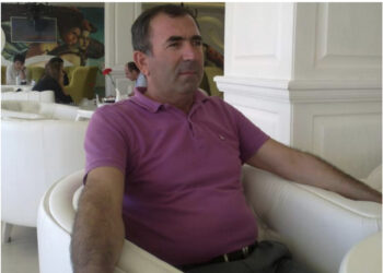 Foto: Ky është nënkomisari që i dha fund jetës brenda Policisë së Durrësit, ishte dënuar për sherrin me grushte me komshiun!