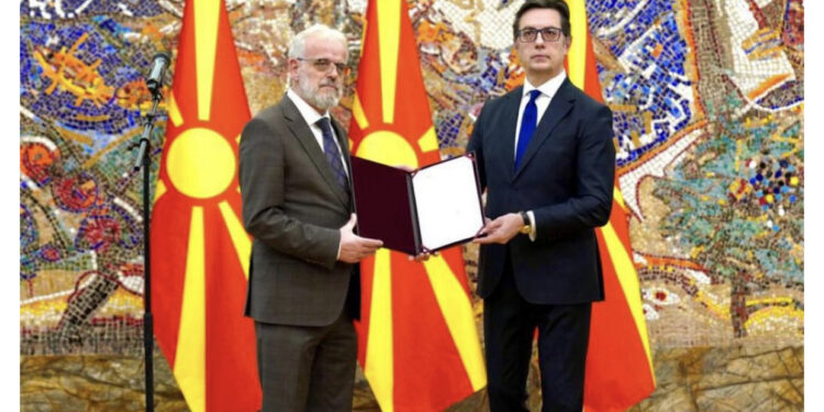 Talat Xhaferi, kryeministri i parë shqiptar i Maqedonisë së Veriut! Merr mandatin për formimin e qeverisë teknike dhe ka një premtim