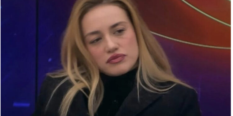 Situata me babain e “ndjek” nga pas/ A do t’ia lejojë vetes të krijojë lidhje në “BBV”? Si përgjigjet Heidi